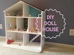 This Video Shows You How To Build Your Very Own Dollhouse Out Of Wood This Dollhouse Is For S Diy Dollhouse Diy Furniture Plans Wood Projects Wooden Dollhouse