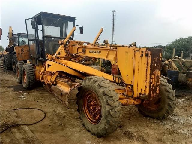 Komatsu GD605A-2 Motor Grader