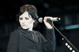 Dolores O Riordan The Lead Singer Of Rock Group The Cranberries Has Died Suddenly In London At The Age Of 46 Dolores O Riordan Singer Famous Faces