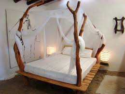 Elegant and victorian canopy bed ideas. 62 Creative Recycled Pallet Beds You Ll Never Want To Leave 1001 Pallets Diy Pallet Bed Pallet Bed Frames Bed Design