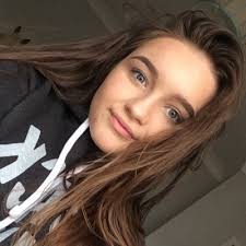 Michaela Richardson (@michaelaa876)