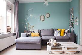 It's probably where your family gathers at night, where you wind down on a saturday afternoon, and where your guests first rest their eyes when entering your home. 10 Living Rooms That Boast A Teal Color