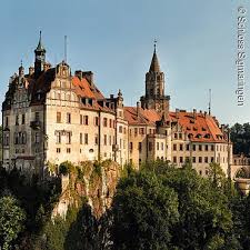The accommodation comprises 11 rooms. Haus Hohenzollern