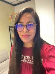 Un día las cargas en tus brazos y muy rápido se convierten en tus GPS de  vida. Las amo 💗💗💗