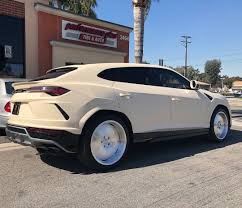 Kanye West S Lamborghini Urus Looks Like A Pimped Up German Taxi Carscoops Jego ostatnim nabytkiem jest lamborghini urus, który dołączył do kolekcji w lutym 2019 roku.