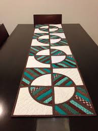 plus forte table matelasses chemins de table en patchwork idees de patchwork