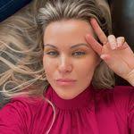 Andrea Machak's Instagram, Twitter & Facebook