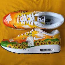 1001 Idees Pour Customiser Ses Chaussures Trucs Et Astuces En 2020 Comment Customiser Des Chaussures Customiser Chaussures Baskets Blanches