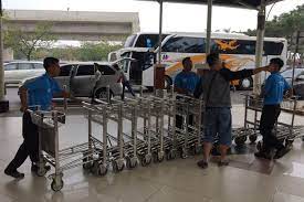 Mulanya tak ada patokan pasti mengenai tarif porter di pelabuhan udara tersebut. Jasa Porter Di Bandara Soekarno Hatta Digratiskan Wartatasik Com