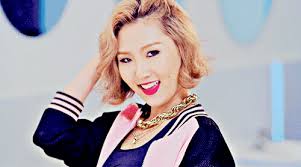 Leader bts tersebut tampak berteriak heboh . Hwasa K Pop Amino