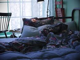 Si Quieres Darle Un Toque A Tu Dormitorio Puedes Empezar Por Combinar Texturas Y Colores Filodendron 49 99 Fyresdal Day Bed Frame Ikea Bed