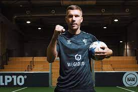 Mistrz świata z 2014 roku spełniłby wtedy obietnicę i zakończył karierę w klubie, któremu kibicował od dzieciństwa. Lukas Podolski W Gorniku Zabrze Kibice Juz Moga Kupowac Koszulki Z Okazji Transferu Poldiego Dziennik Zachodni
