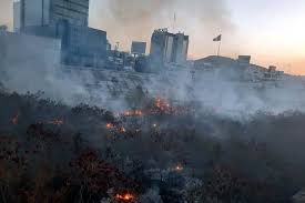 Varios usuarios compartieron imágenes del incendio en la empresa de santa catarina, nuevo león. Se Incendia Maleza En Rio Santa Catarina