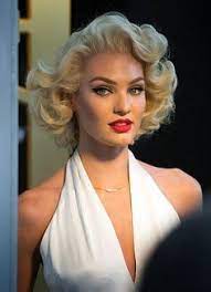 Candice Swanepoel Impersonates Marilyn Monroe In New Beauty Campaign Marilyn Monroe Hair Vintage Hairstyles Hairstyle