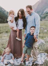 3c5efe0e76a6049ef2ea1e53d5b8887d Family Outfits Cute Outfits Jpg 600 819 Family Portrait Outfits Family Photos Summer Family Photos