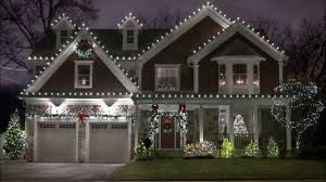 Holiday Light Installer Holiday Light Hanging Service And Cost In Lincol Christmas House Lights Christmas Light Installation Big Bulb Christmas Lights