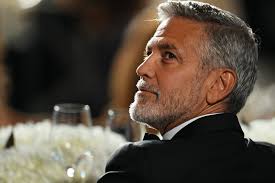 منحت كل صديق مقرب مليون دولار. George Clooney Man Of Letters Vanity Fair