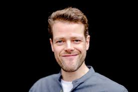 Hier zijn alle uitvinder van de oudejaarsconference antwoorden. Oudejaarsconference Vijf Cabaretiers Langs De Meetlat Het Parool