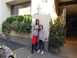 Aujourd'hui, cette catégorie représente 17,5%. Sign On Street Look For Bikes Out Front Picture Of Hotel Pas De Calais Paris Tripadvisor