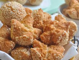 Resepnya ku modifikasi dari resep onde onde ketawa keju yang pernah ku posting sebelumnya. Resep Onde Onde Ketawa Thegorbalsla