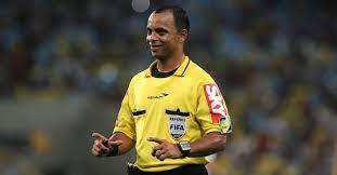 Una de las jugadas más discutidas del primer tiempo ocurrió a los 21 minutos. Confira Os Erros Do Arbitro Wilton Pereira Sampaio Que Ja Beneficiaram O Sao Paulo