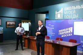 Этот памятник находится на площади победы в смоленске. Yasenevo Volontery Edinoj Rossii Projdut Podgotovku K Provedeniyu Diktanta Pobedy 2021