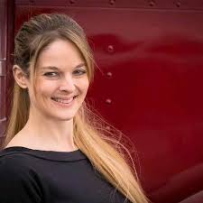 Hello honey should I cut off my hair 💕