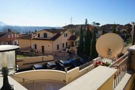 Villa in vendita a fara in.passo corese, in una delle vie principali del paese, proponiamo in vendita, appartamento al.a soli dieci minuti da passo corese e dalla stazione ferroviaria, casa indipendente con terreno privato. Fara In Sabina Passo Corese Appartamento Di 120 Mq Pablo Cabrera Immobiliare