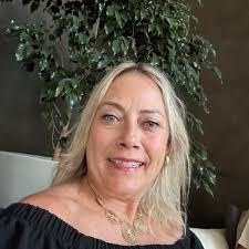 Nouvel espace d'ENTREPOSAGE INTÉRIEUR disponible! Vous cherchez un endroit  sécuritaire et pratique pour votre auto, camion ou VR? On est situés à  seulement 20 minutes des Ponts! Tarifs ultra compétitifs : ✓