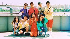 A genre of variety shows in an urban environment. Dwx33x3g9wujem
