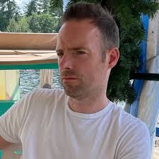 Just left Adidas in Oxford street, when my wife spots Noel Gallagher  leaving. The alarm goes off, and security checked his bags. His face was a  picture. We should have shouted "Not