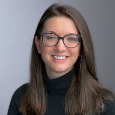 Elizabeth Couch's Instagram, Twitter & Facebook