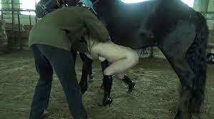 Filme de mulher transando com cavalo