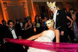 La Hora Loca Venezuelan Tradition Have Everyone Put On Masks Hats Etc To Get Into Crazy Dance Mood Real Weddings Sultry Wedding