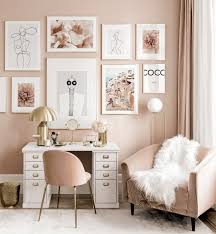 Elegante Bilderwand Rosa Schminkzimmer Peytil Chanel Poster Goldrahmen Inspiration Bil In 2020 Zimmer Einrichten Jugendzimmer Zimmer Gestalten Zimmer Einrichten Ikea