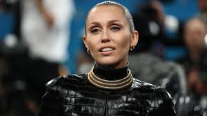 Miley Cyrus shared that she regrets 80% of her tattoos. She's not alone in  facing "tattoo regret," a growing phenomenon mainly affecting Gen Zers. See  link below ⬇️ bit.ly/3Zb7R2m