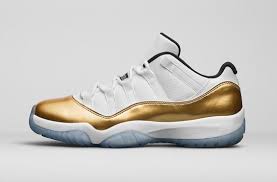 Molly seidel (usa) receives her bronze medal during the medals ceremony for the women's marathon during. Air Jordan 11 Low Metallic Gold Closing Ceremony Kicksonfire Com