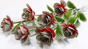 4 jam dinding dari koran. Bunga Mawar Dari Koran Bekas Diy Roses With Old Newspaper Youtube