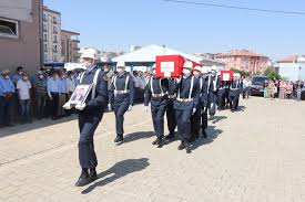 Ulusal ve dünya haberleri ile türkiye gündemini sondakika haberleri ile gazetelerden önce okuyun. Silopi Sehitleri Son Yolculuklarina Ugurlandi Bursada Bugun Bursa Bursa Haber Bursa Haberi Bursa Haberleri Bursa