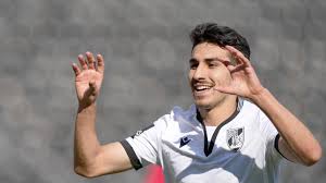 Pai da nina e do bento. Video Andre Almeida Marcou Melhor Golo Da Liga Em Abril Maisfutebol