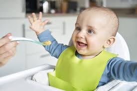 A Quel Age Bebe Peut Il Aller Sur Une Chaise Haute Bebe Va Bien