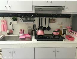 Dapur kami direka bentuk untuk cukup mudah dipasang di rumah tetapi jika anda perlukan bantuan kami sedia membantu anda sepanjang proses. 30 Gambar Idea Dekorasi Dapur Kecil Agar Nampak Lebih Luas Kemas Ilham Dekorasi