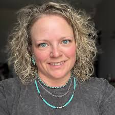 2 days of checking traps! 11 beavers, 4 muskrats. And our photogenic  beagle! Crystal Taylor, ReelCamo Girl ProStaff #rcgprostaff #reelcamogirl  #earnyourwild