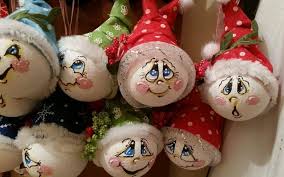 I was so delighted when i saw these at craft by amanda where amanda posted the first angel ornament made out of a burnt bulb. Light Bulb Ornaments 30 Easy Diy Christmas Bulbs Painting Ideas