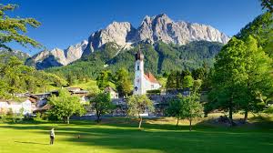 Not too cold, plenty of sunshine and considerable snowfall. Garmisch Partenkirchen Beautiful Natural Scenery On The Zugspitze Mountain