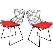 Born to world famous architect and cranbrook academy of art director eliel saarinen and textile artist loja saarinen, eero saarinen was surrounded by design his whole life. Pair Of Vintage Midcentury Black Knoll Bertoia Side Chairs For Sale At 1stdibs