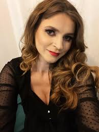 Miłego jesiennego dnia 💛💛 moja piękna piosenka pełna siły 💛💛🍂🪾🍁  #teamedytajończyk #edytajończyk #kocica BEST Records