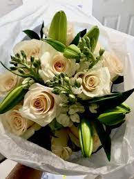 The flowers were ordered weeks ahead of time, and after following company instructions for when our wedding would take place, we decided a delivery date of friday, september 1 would be the best bet. All About Sam S Club Wedding Flowers Sam S Club Bulk Flowers Ourkindofcrazy Com Sams Club Wedding Flowers Bulk Wedding Flowers Wedding Flowers