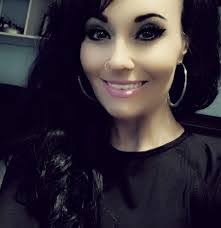 Justine Lacey's Instagram, Twitter & Facebook