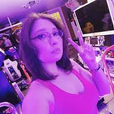 Alani Knopp's Instagram, Twitter & Facebook